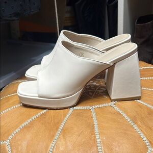 Chunky platform mule- beige
